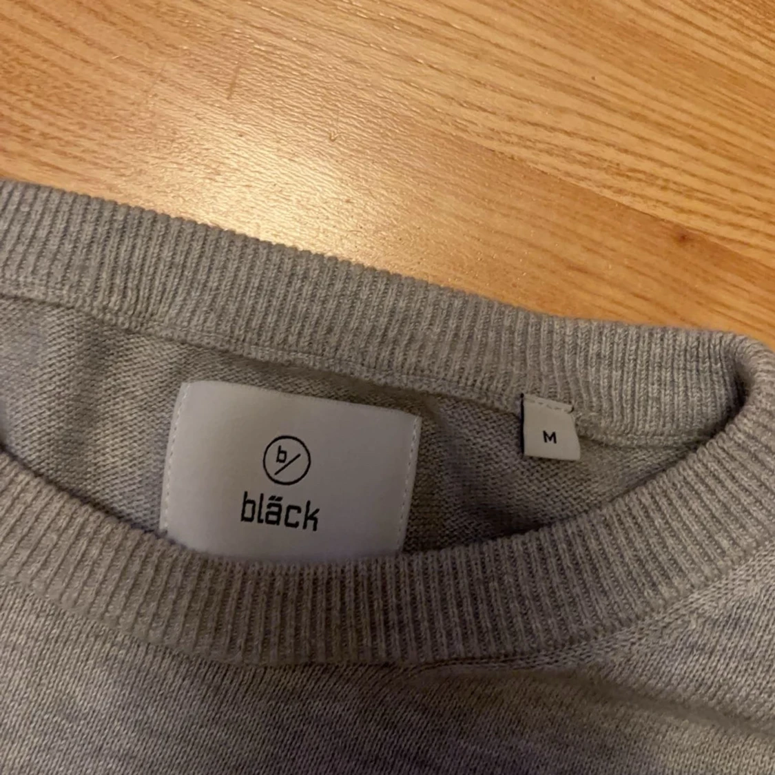 Säljer en Grå tröja från Bläck för 200kr - 1