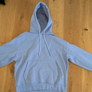 Zara Hoodie herr  - Säljer nu min hoodie från Zara. Mycket bra skick. Storlek L. Material bomull 