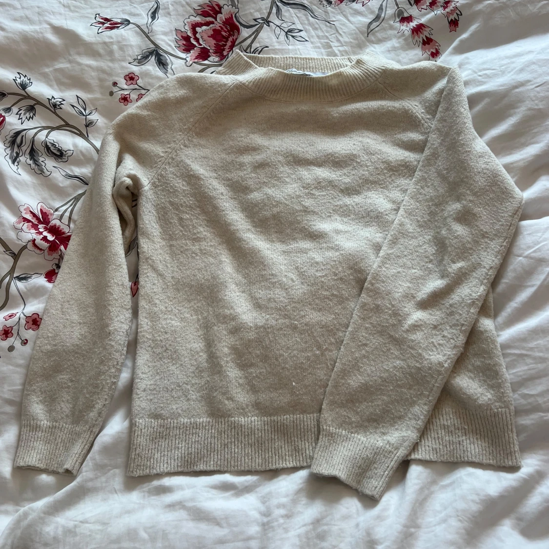 Beige stickad tröja