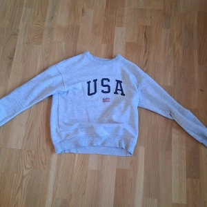 Snygg usa tröja - Snygg kofta med usa broderat på bra val om det är lite ruggigt ute pris kan diskuteras 