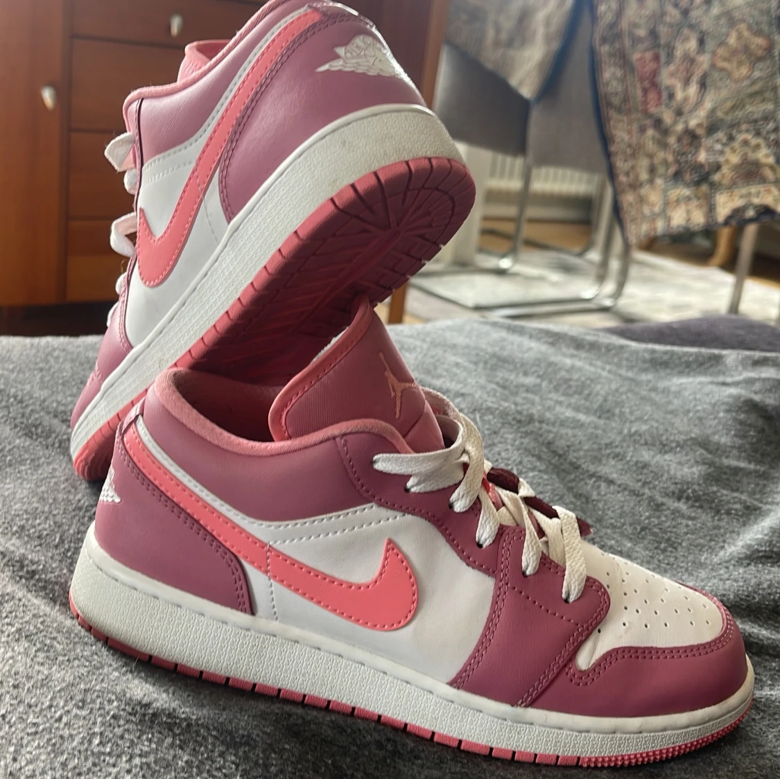 Nike Air Jordan 1 Low rosa/vit - 2