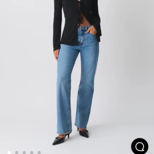 Classic boot jeans - Mid Waist jeans från Gina i storlek 38 men skulle säga dom e mer som 36 då jag brukar ha 36 annars. Använda fåtal gånger har andra jeans som kommer mer till användning. Nypris 399 mitt pris 250. ( skriv för egna bilder )