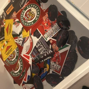 MoDo klistermärken  - Modo hockey klistermärken olika former pris 1 krona styck
