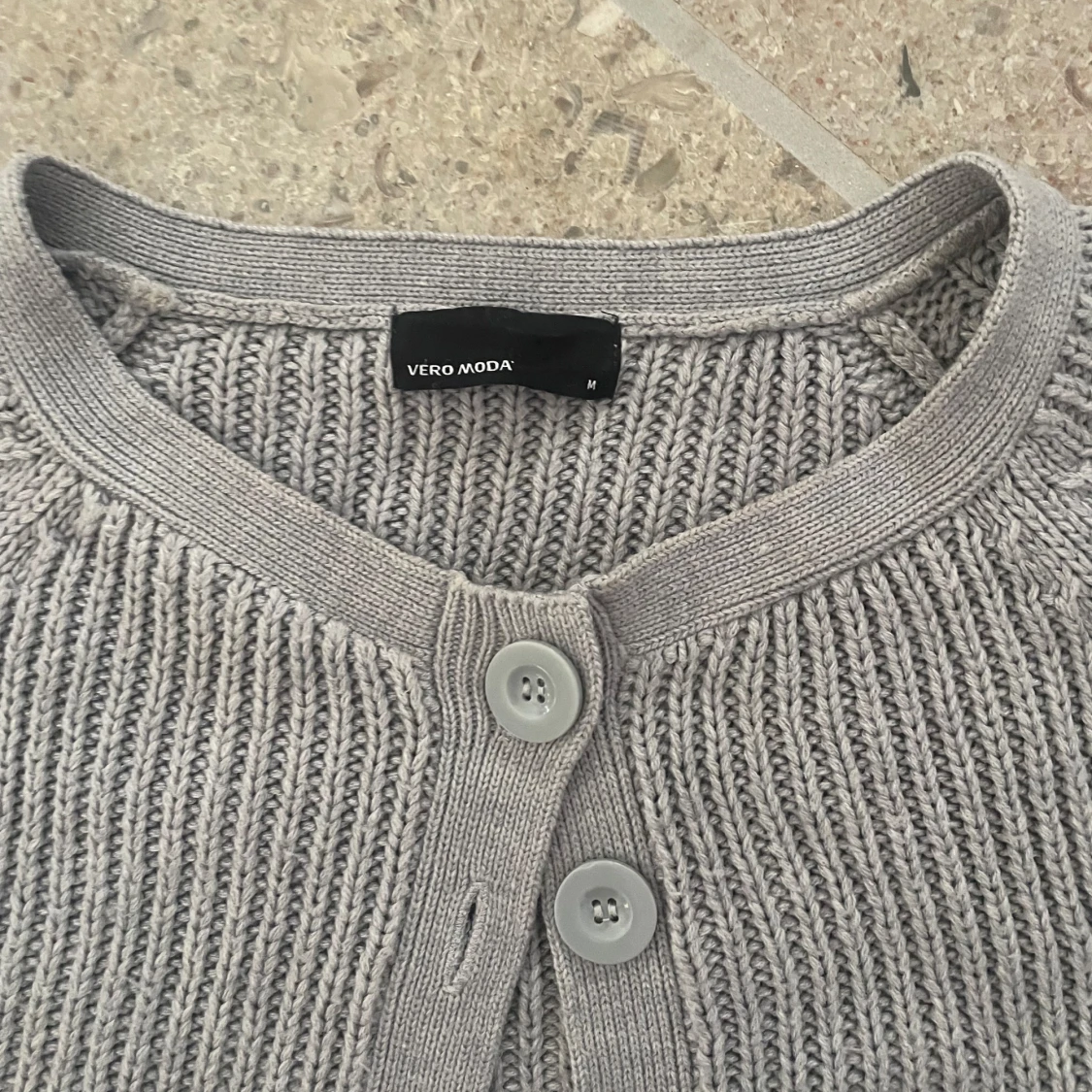 Grå kofta med trekvartsärmar - 2