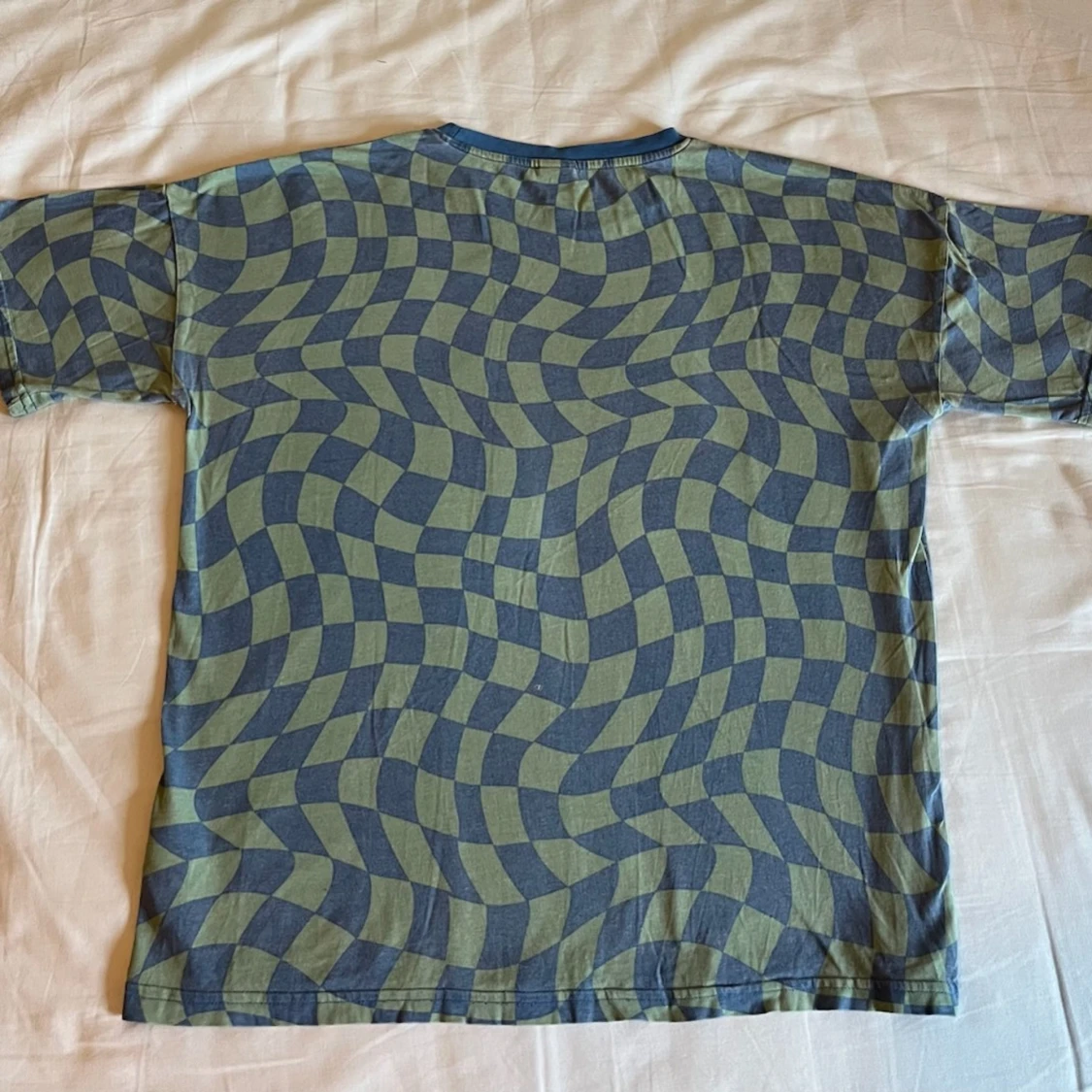 Grön och blå mönstrad t-shirt - 1