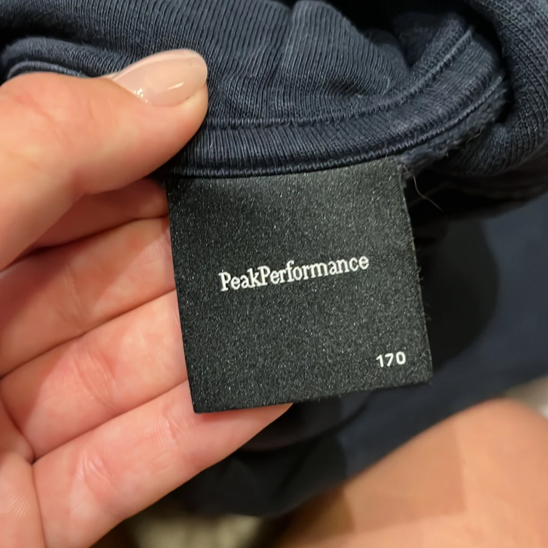 Mörkblå hoodie Peak Performance - 3