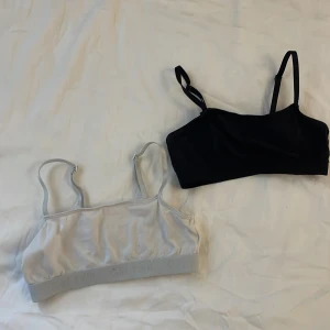 2pack små mini bh toppar - Två stycken små toppar till barn. Inga pads i. Stl 134-140.