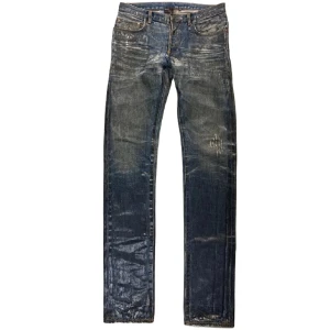 AW06 Dior Luster Waxed Denim - Hedi era, original längd, några lagningar men addar ba på looken imo, wax fortfarande väldigt heavy. bästa jeansen du kan hitta