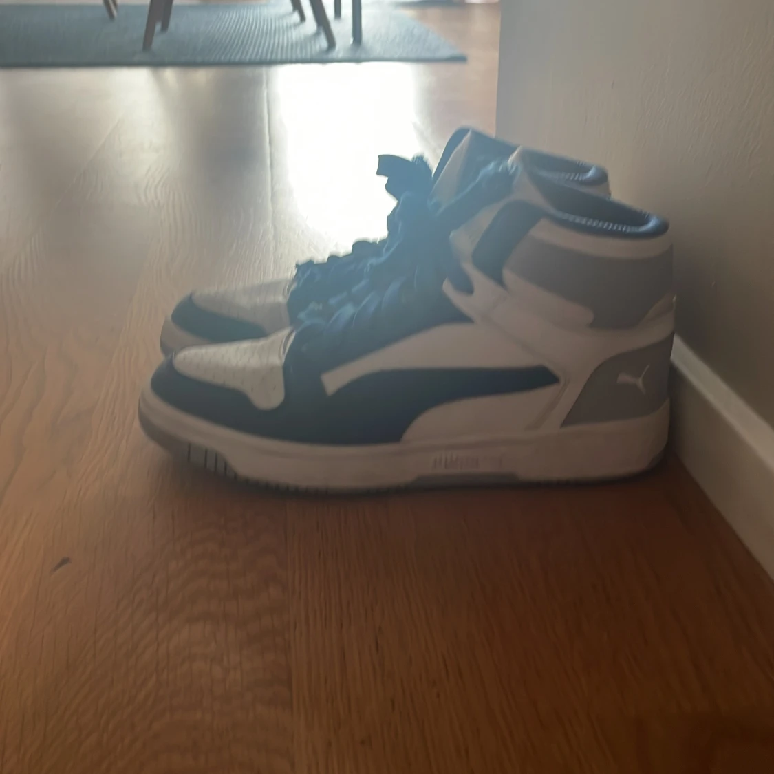 Blåvita high top sneakers från Puma - 1