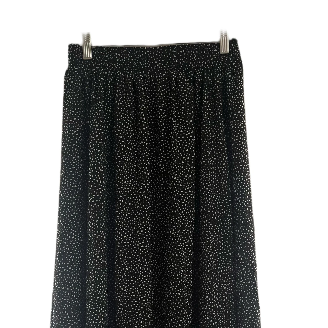 Svart långkjol med vita prickar