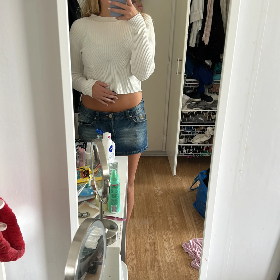 Vit ribbad croppad tröja