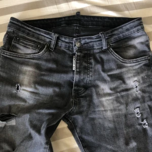 svarta icon jeans - bra kvalite inte använda mycket