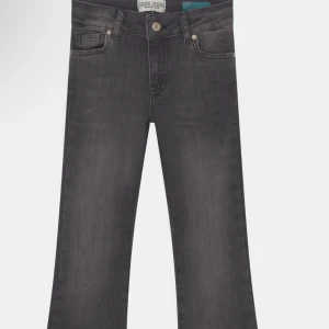 Grå jeans - Säljer mina jätte fina gråa jeans från cars jeans, har även ett par blåa likadana ifall någon är intresserad är det bara att höra av sig😇🌸