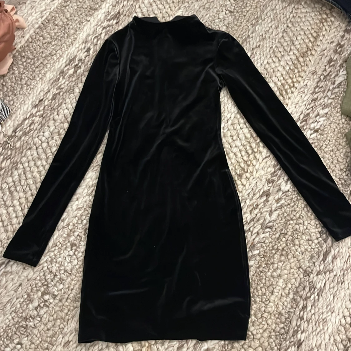 Svart sammetsklänning från H&M XS