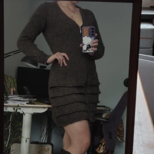 Vintage klänning  - Fin vintage klänning från Italien. Uppskattar den till att vara en s/m då den är stretchig 