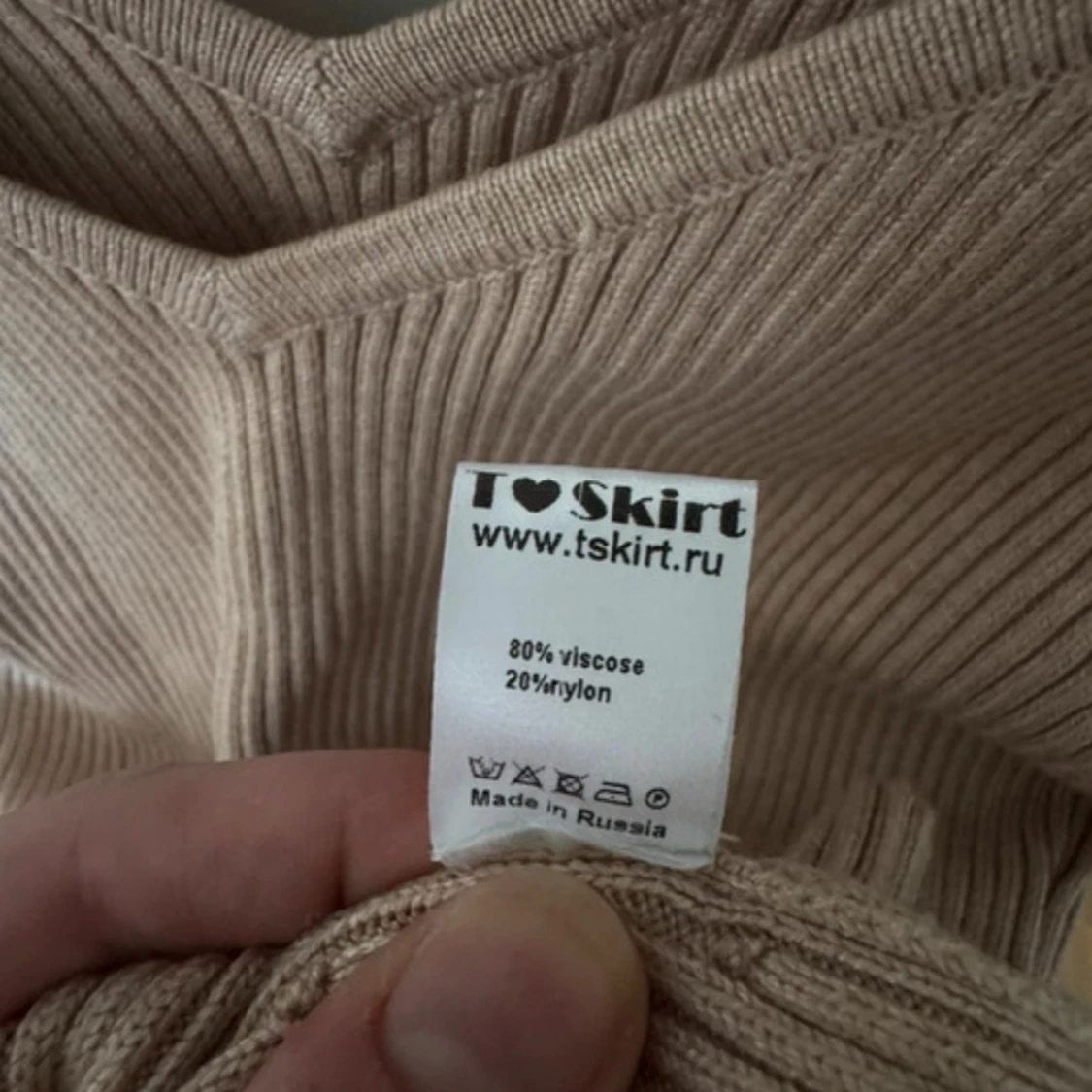 Beige ribbad v-ringad tröja - 2