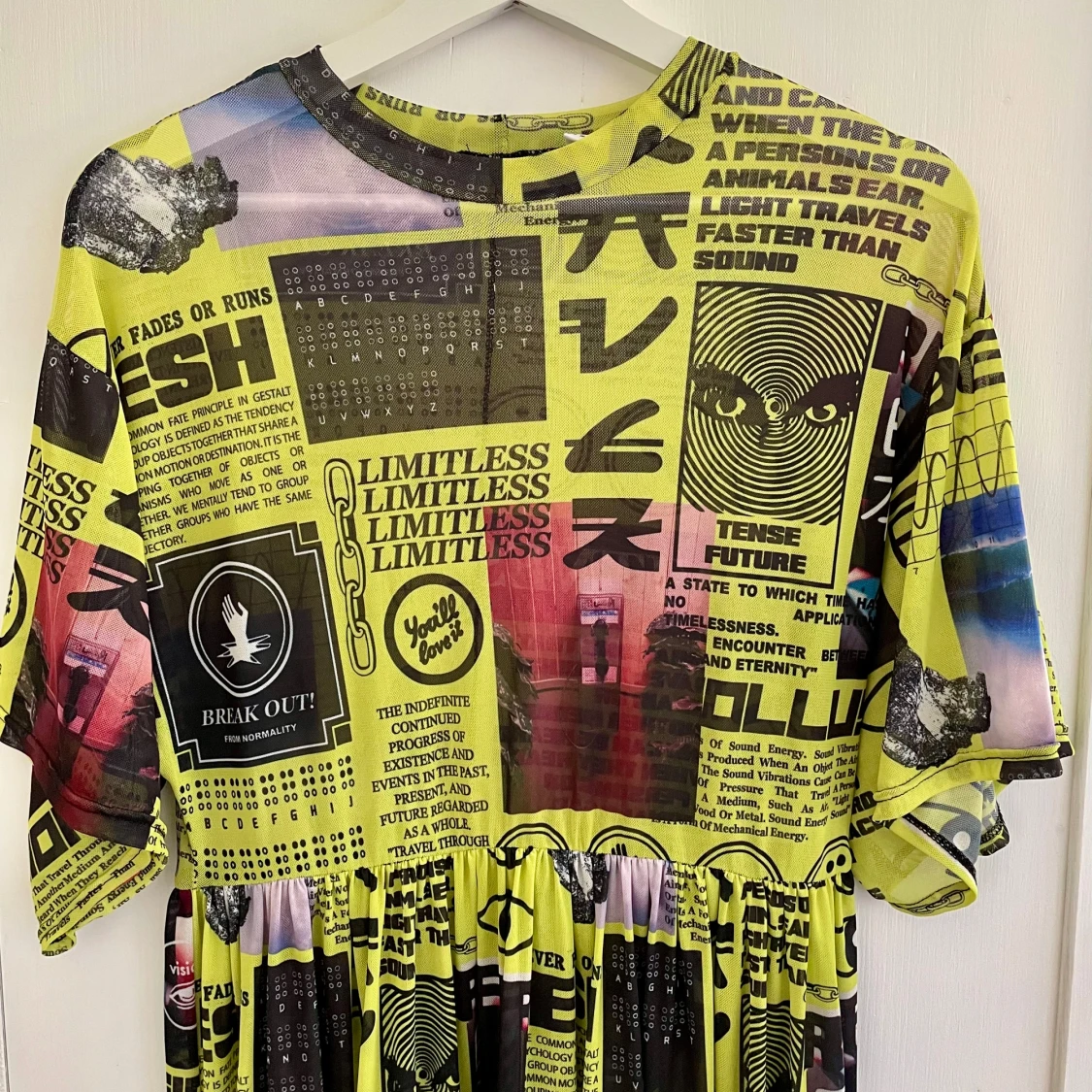 Gul mönstrad meshklänning - Collusion - 2