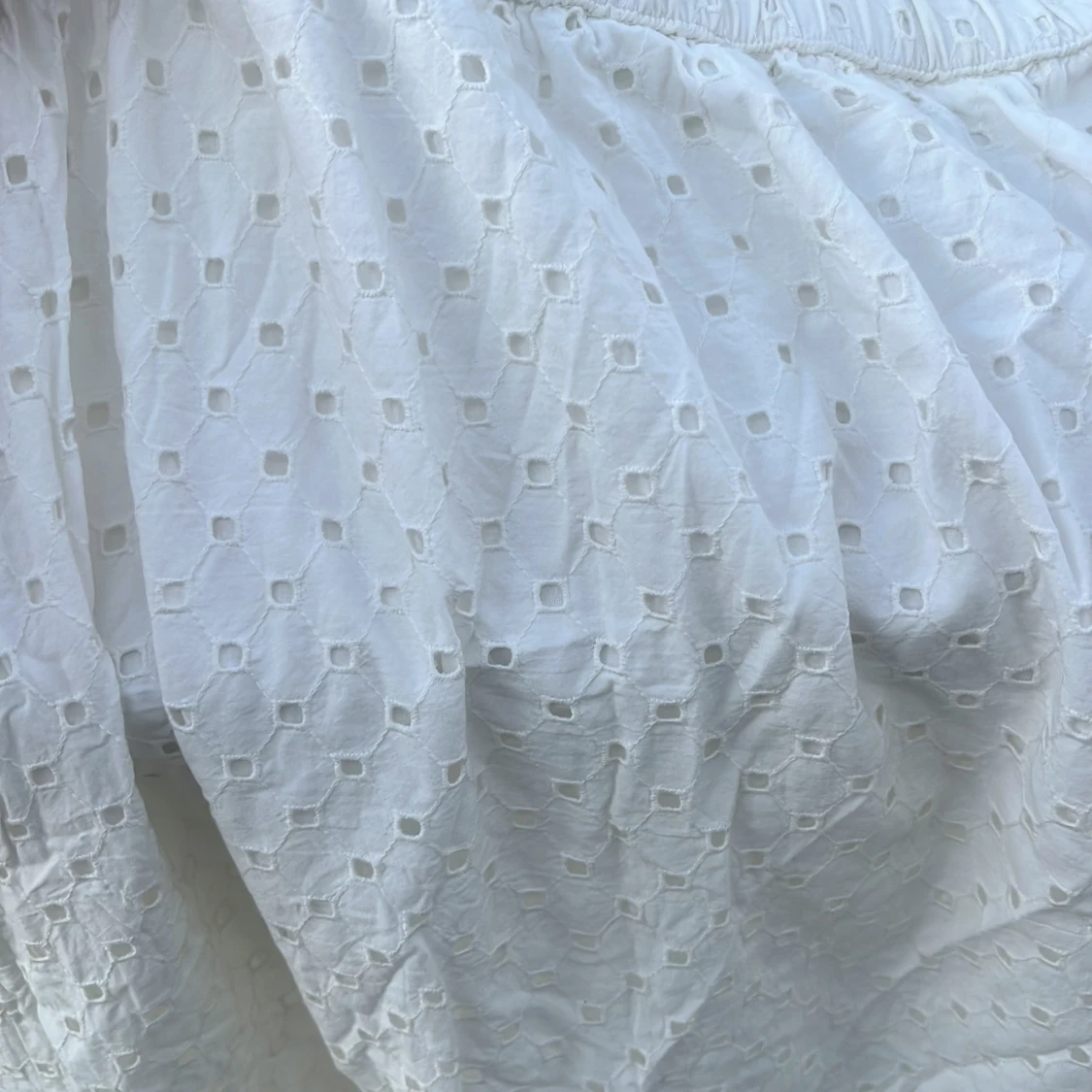 Vit broderad långkjol från Lindex - 3