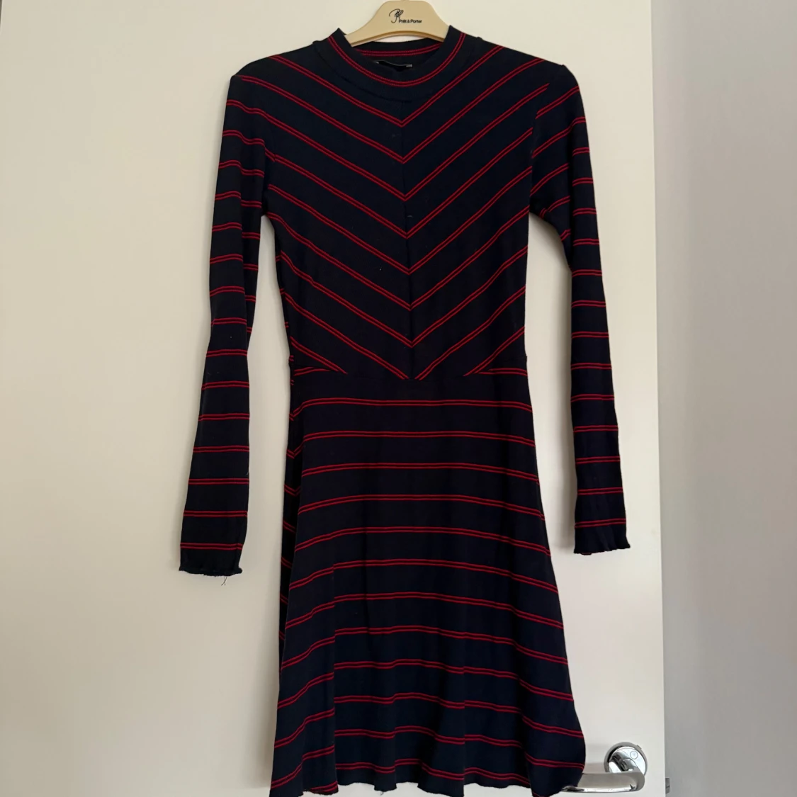 Mörkblå randig klänning från LTB