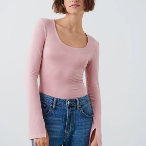 Soft touch tröja - Superfin rosa soft touch tröja från Gina Tricot som är helt slutsåld på deras hemsida. Medium men passar även small jättebra!🩶