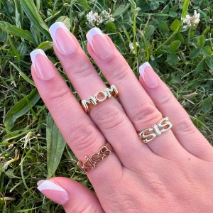 MOM &KISS &SIS ring i guld  - 89kr styck 