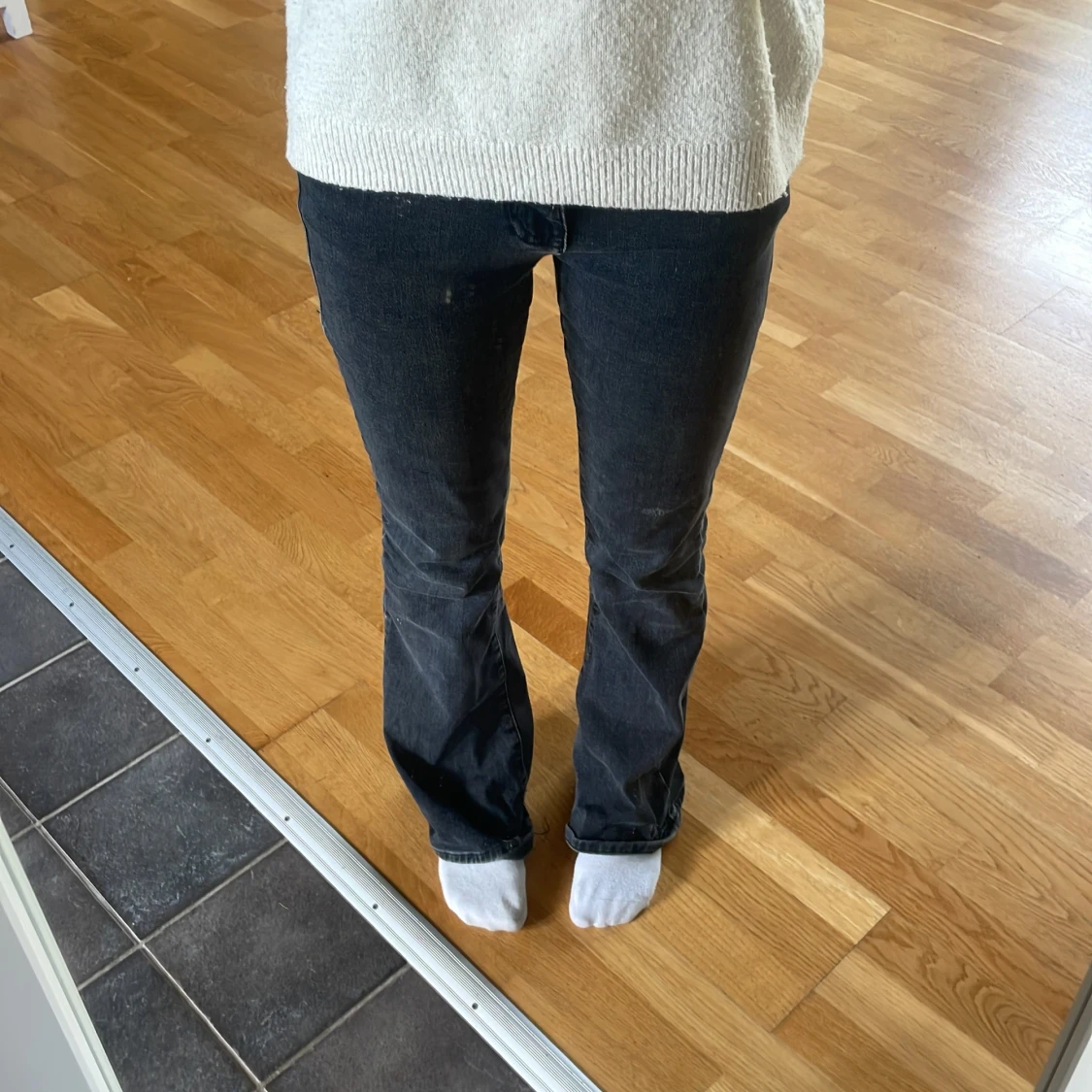 Svarta low flare jeans med bootcut