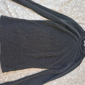 NELLY Turtleneck  - Fest turtleneck från nelly, långärmad med "glitter/små kristaller" på 