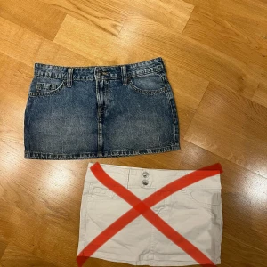 Jeans kjolar - Säljer två snygga minikjolar i storlek 36. Ena är klassisk blå jeanskjol med fem fickor och bälteshällor, den andra är vit med dubbla knappar fram och fickor både fram och bak. Perfekta för en trendig och avslappnad look. Den blåa Jens kjolen är i storlek 36 medans lapparna på den vita kjolen är bortklippta men är med största sannolikhet storlek 36. Kan köpas separat och tillsammans. 150kr per kjol. 🫶
