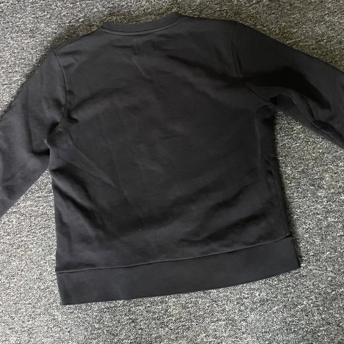 Svart sweatshirt  - 1