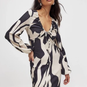 Klänning nakd - Klänning från nakd i helt nytt skick med prislapp kvar