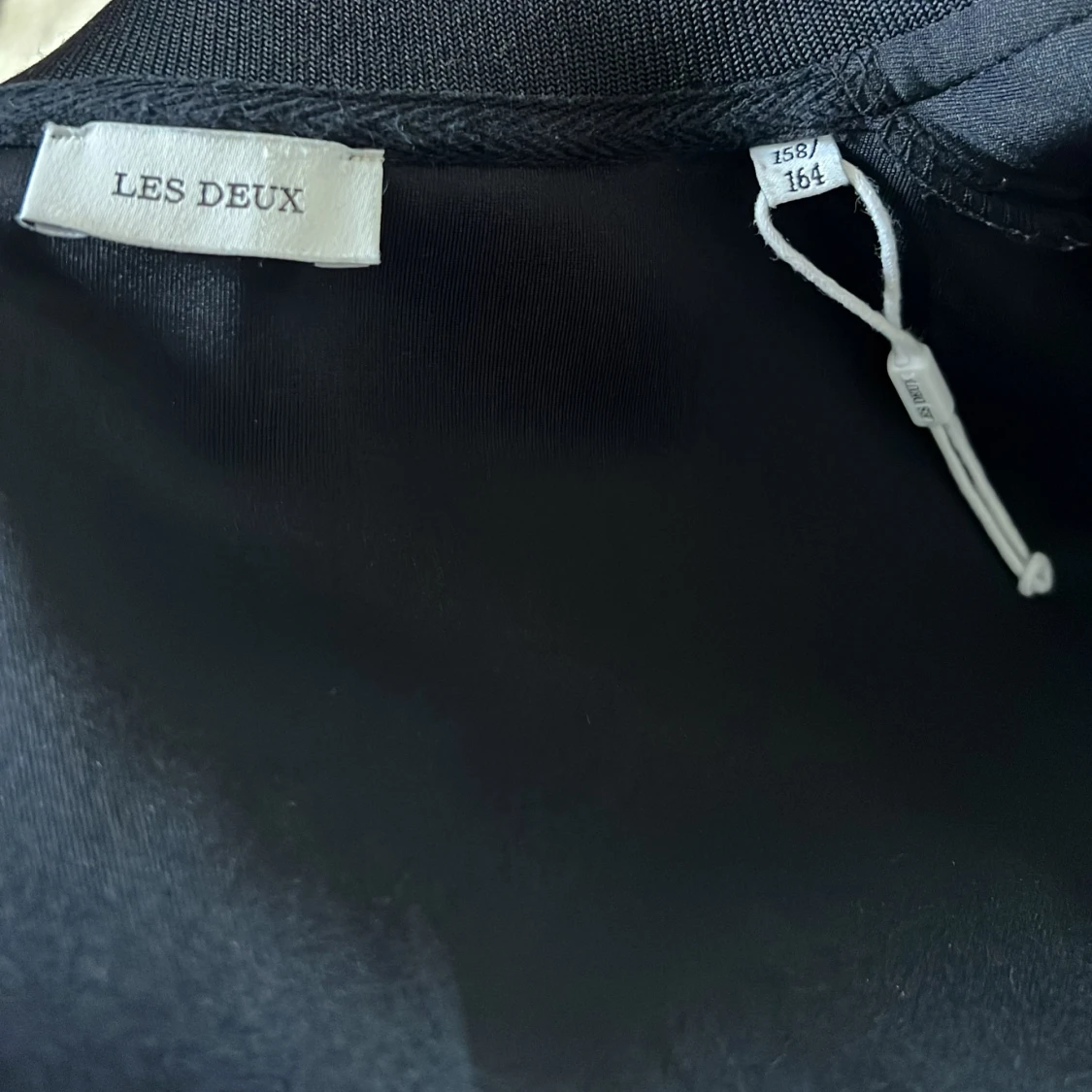 Mörkblå track jacket från Les Deux - 1