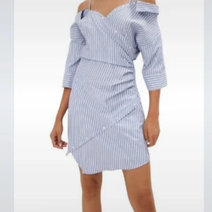 Söker dessa klänningar  - Vill gärna köpa dessa klänningar i stl l/xl från mohito ☺️