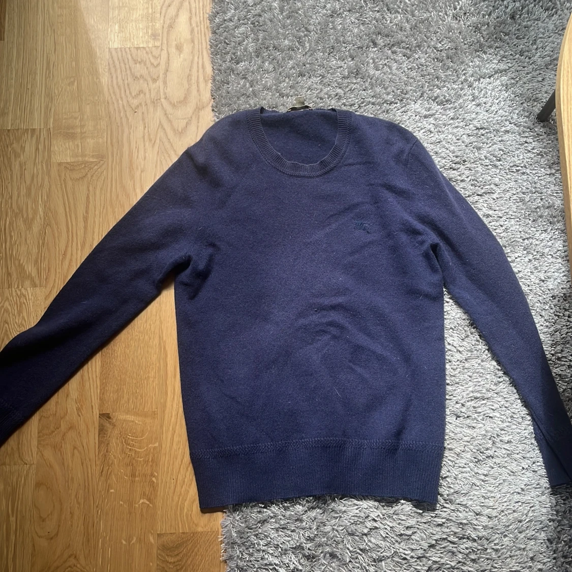 Mörkblå kashmirtröja från Burberry - 1