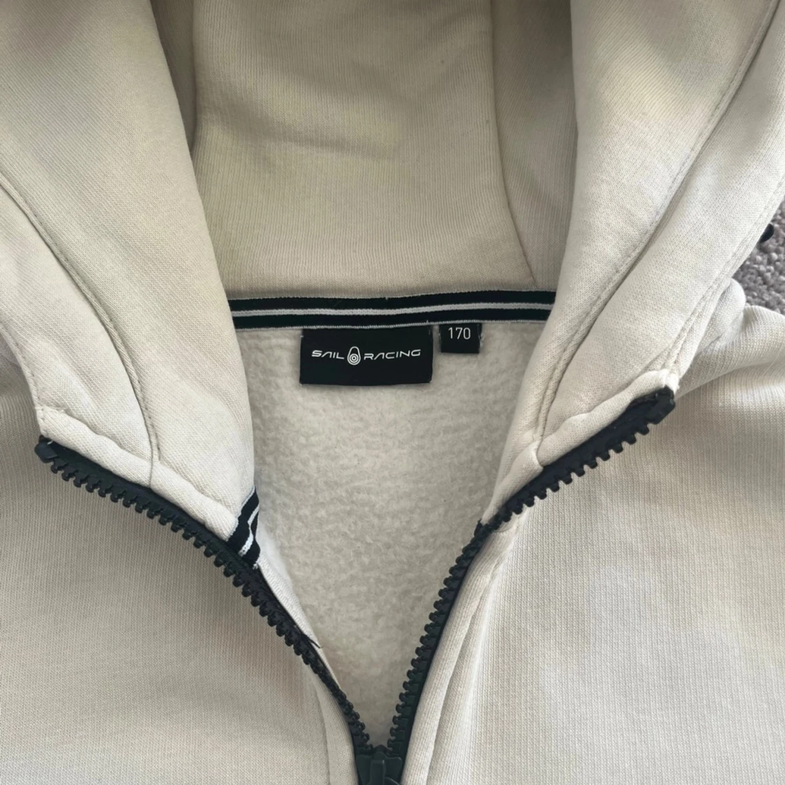 Beige huvtröja från Sail Racing - 91