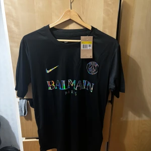 Balmain x PSG Fotbollströja - Helt ny med prislapp reflekterande version