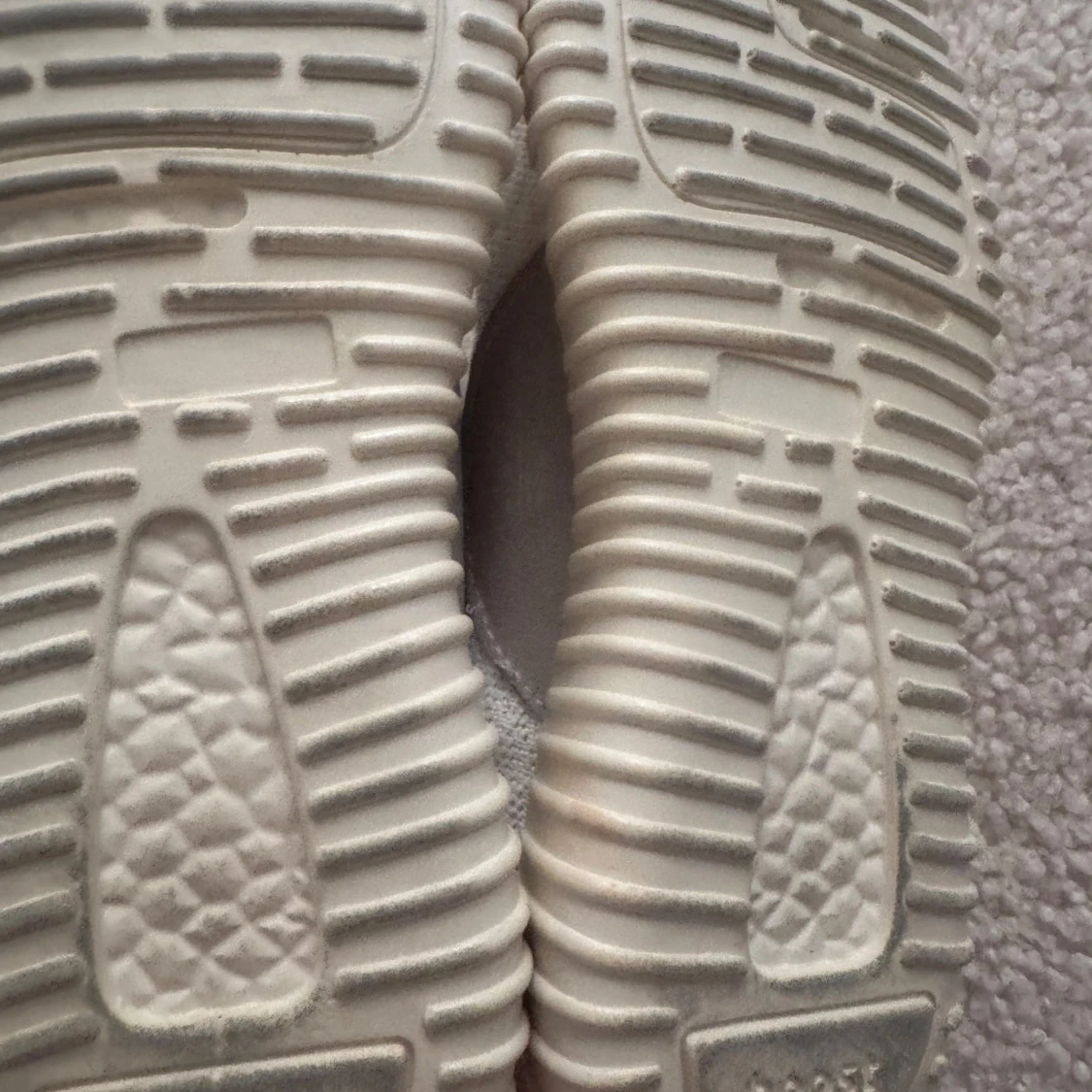 Vita sneakers i stickad mesh - 1