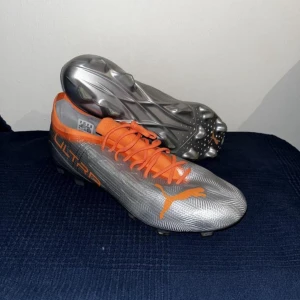 Puma Ultra silvriga fotbollsskor - Ny skick, använda 3-4 gånger