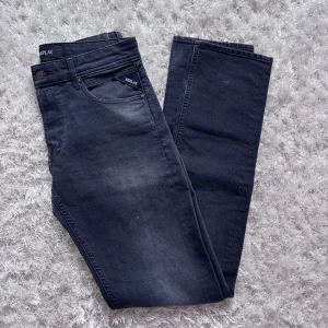 Replay grover slim fit jeans - *Mycket fint skick, som ny! *Modellen Grover slim fit *Storlek W29 L34 *Skickas samma dag! 