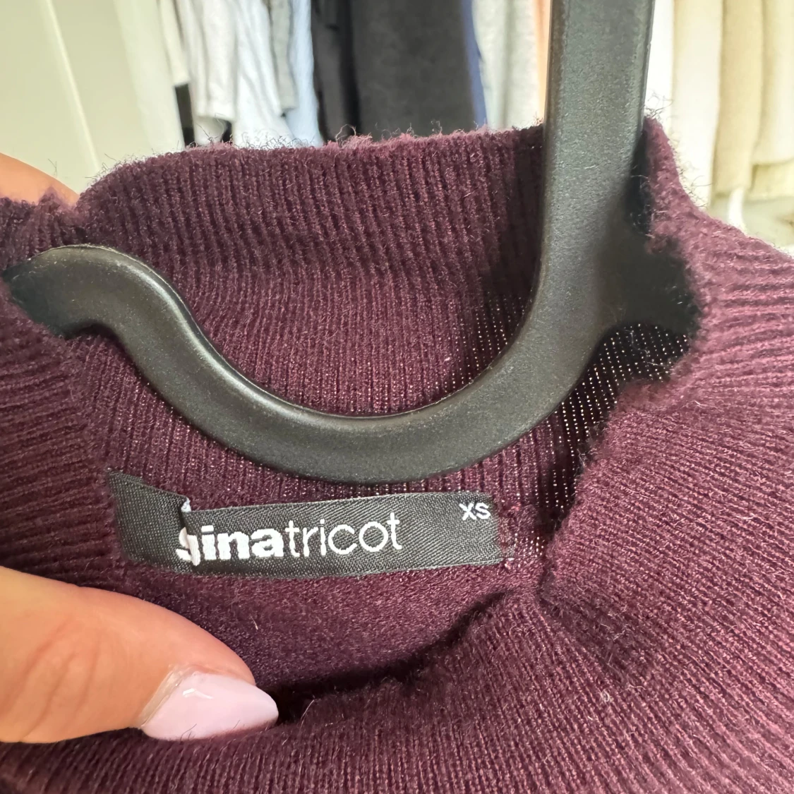 Vinröd polotröja från Gina Tricot XS - 1