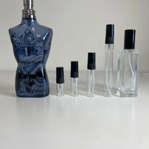 Jean Paul Gaultier le male lover - En otrolig parfym till alla årstider, en perfekt kombination av amber och vanilj 1ml: 25kr 2ml: 45kr 3ml: 59kr 5ml: 99kr 10ml: 159kr 30ml: 469kr