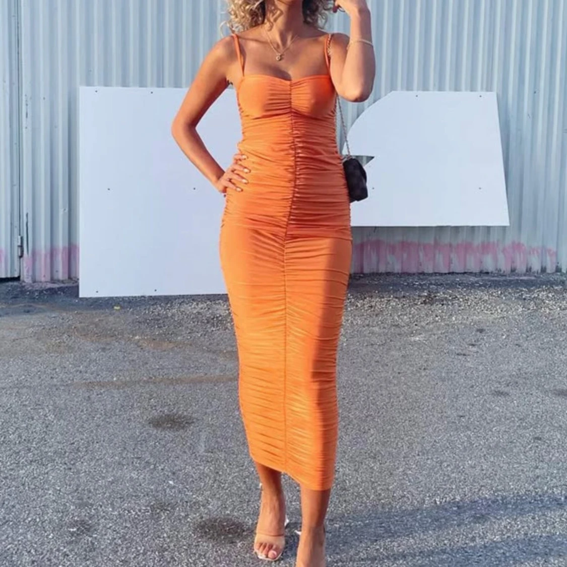 PLT - Orange tight långklänning med smala axelband