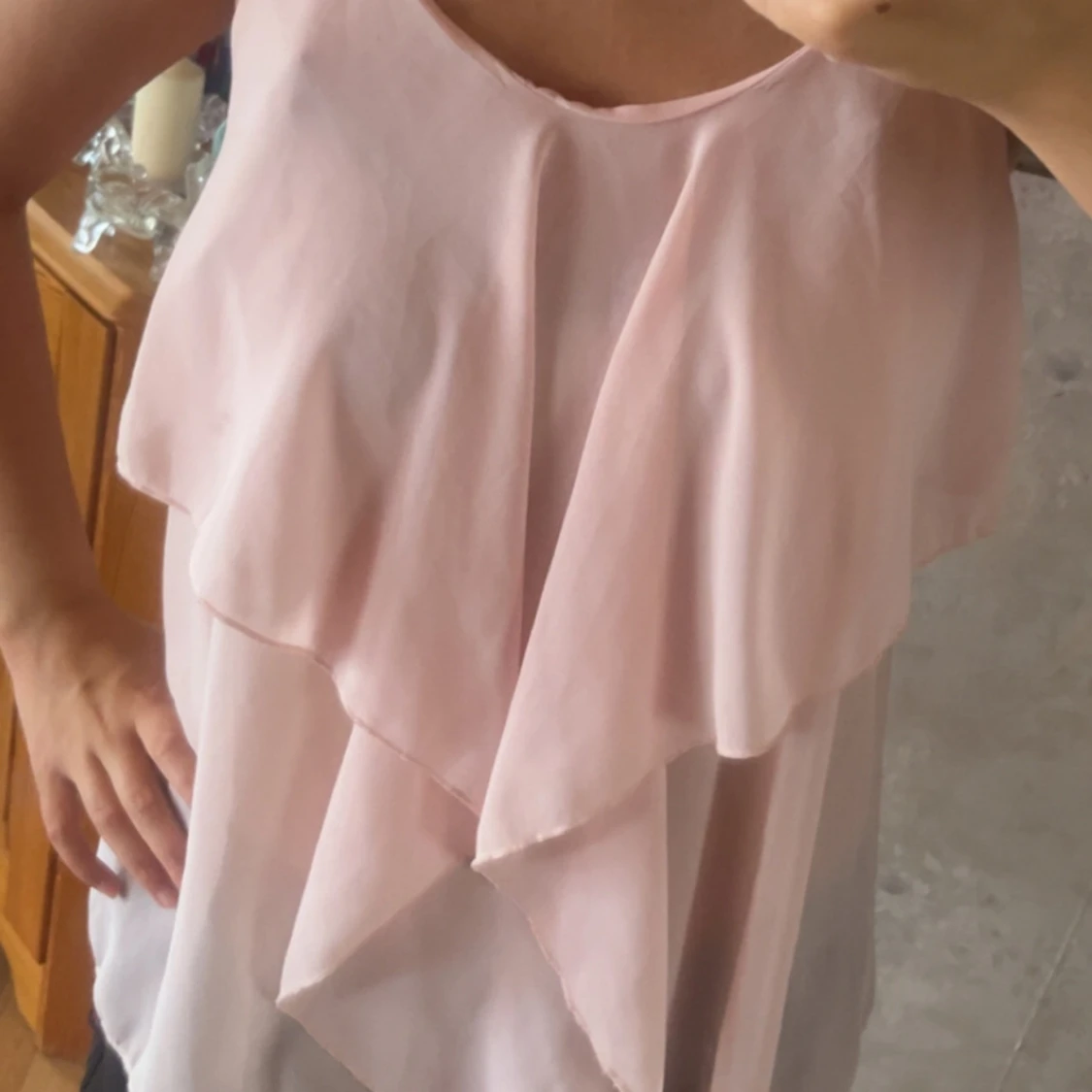 Rosa blus med strass remmar 