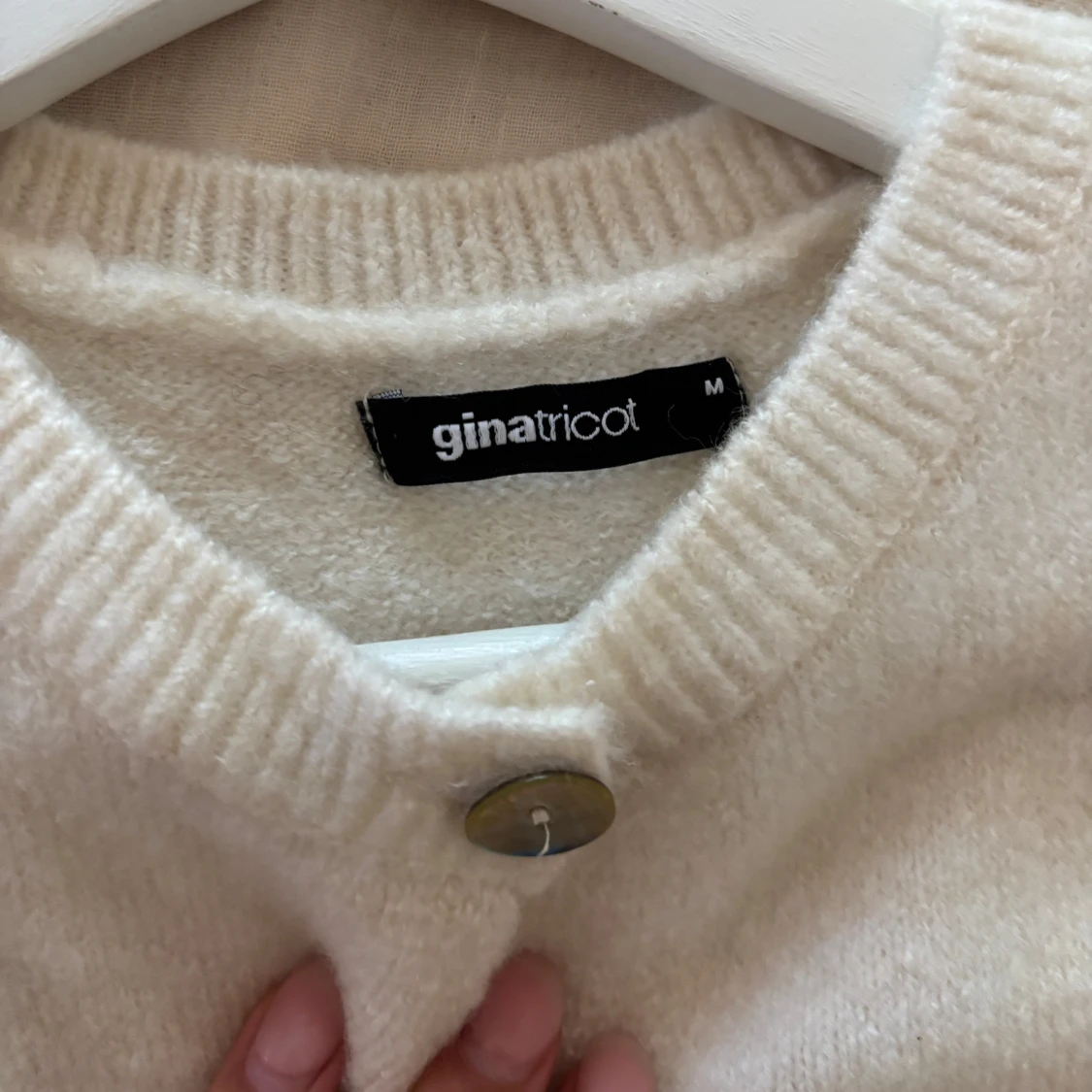 Beige stickad väst från Gina Tricot - 2