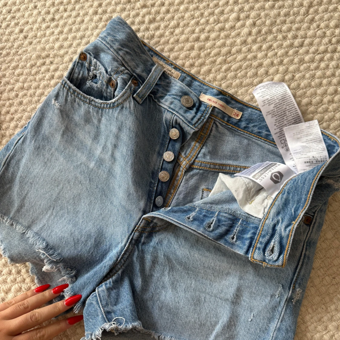 Levi's ljusblå jeansshorts hög midja - 1
