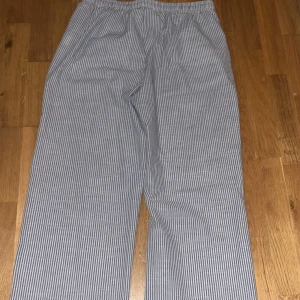 2 byxor  - 2 Randiga byxor bundle