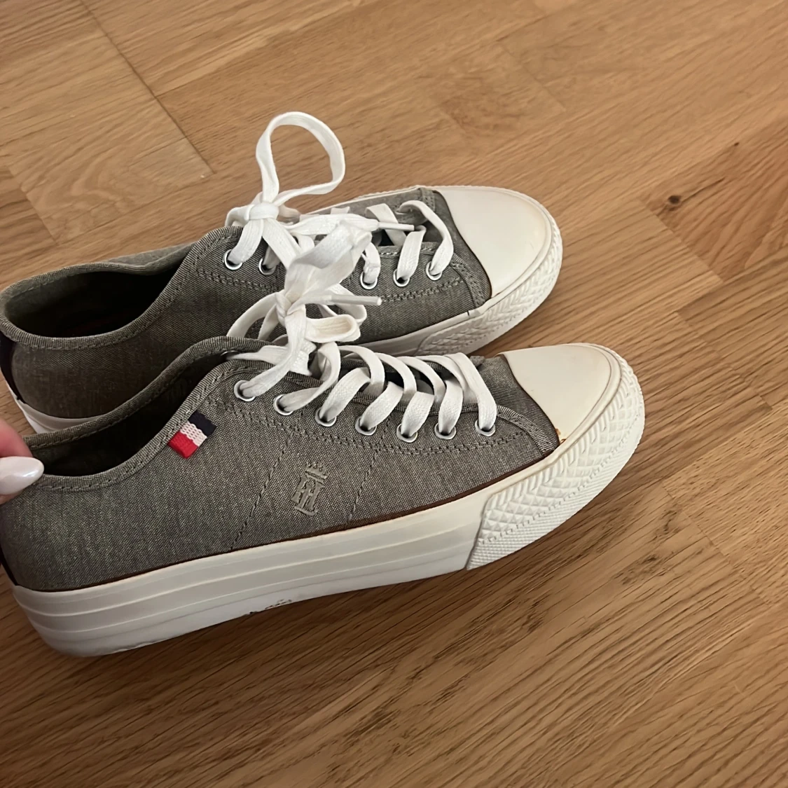 Grå sneakers från Gant i bomull