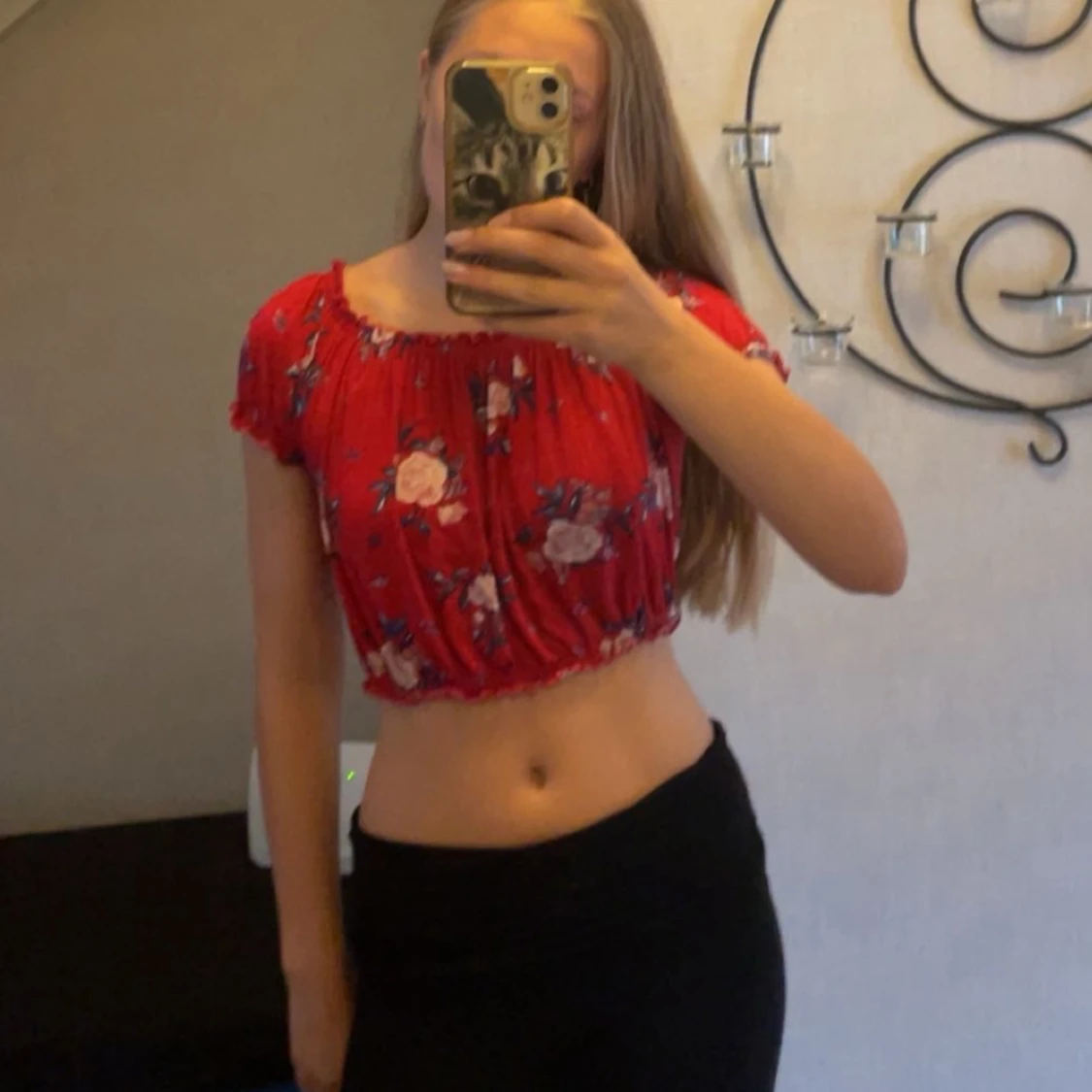 Röd blommig croppad topp 