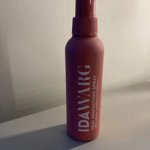 Värmeskydd från Ida Warg - Säljer ett värmeskydd ifrån Ida Warg, testad en gång. Kontakta för bild om hur mycket produkt som finns kvar! Pris kan diskuteras🫶💕