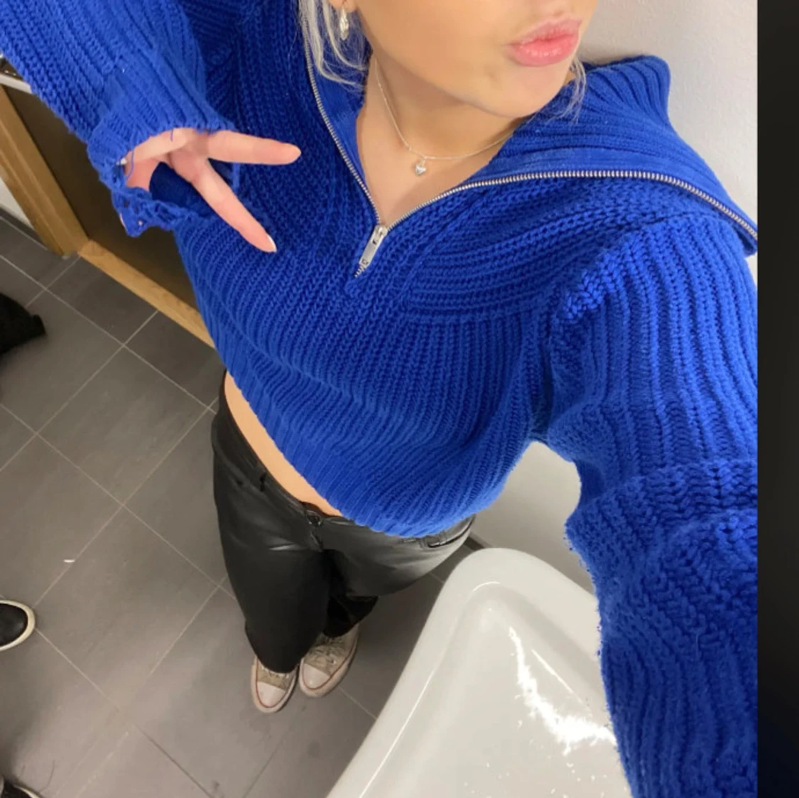 Marinblå stickad half zip tröja