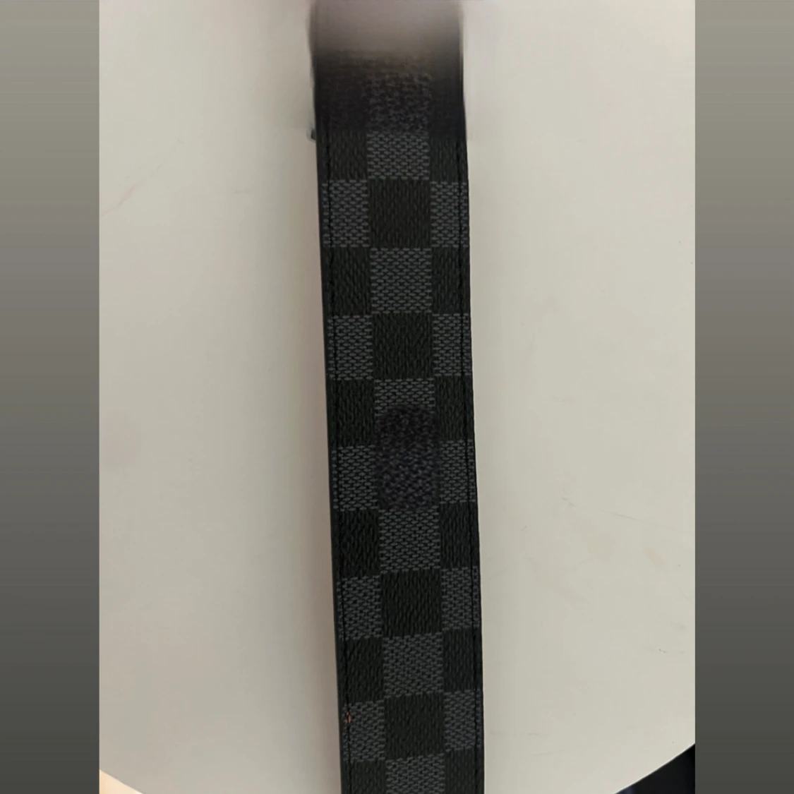 Svart rutigt skärp med silverfärgat spänne - 2